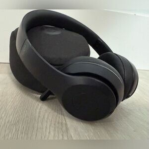 Beats Solo3 Wireless On Ear Headphones Matte Black Bluetooth Noise Cancelling